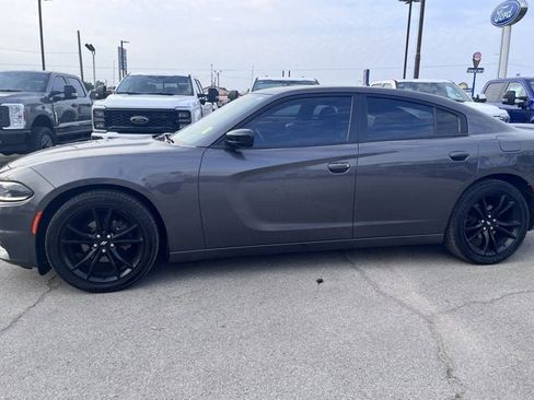 Used 2018 Dodge Charger SXT w/ Blacktop Package image 6