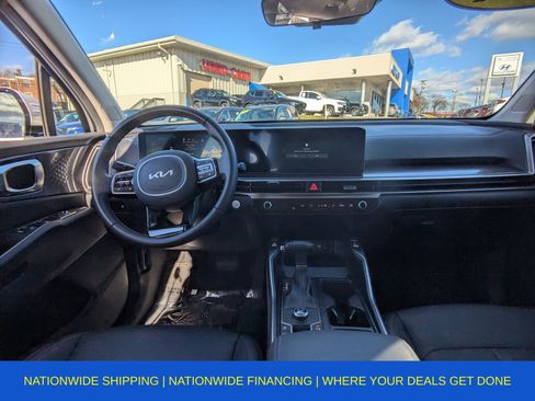 Used 2025 Kia Sorento S image 18