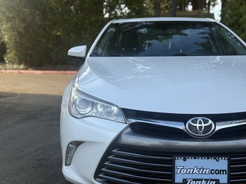 Used 2015 Toyota Camry XLE image 3