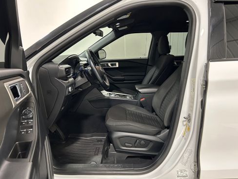 Used 2020 Ford Explorer XLT AWD/4WD image 4