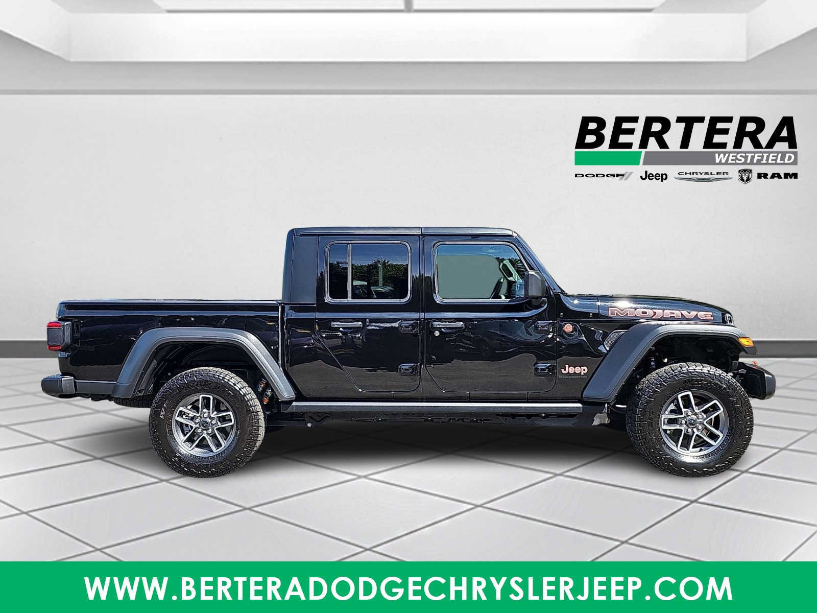 Used 2026 Jeep Gladiator Mojave AWD/4WD image 7