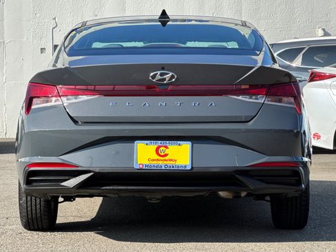 Used 2023 Hyundai Elantra SE image 5