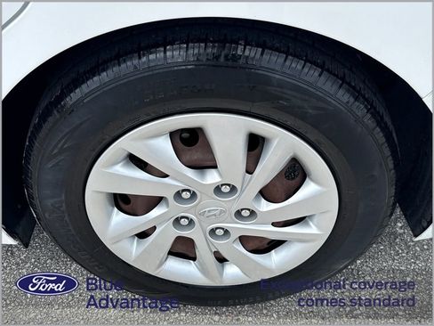 Used 2019 Hyundai Elantra SE FWD image 12