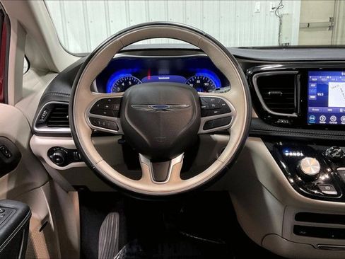 Used 2018 Chrysler Pacifica Limited FWD image 5