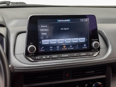 Used 2024 Nissan Rogue S FWD image 17