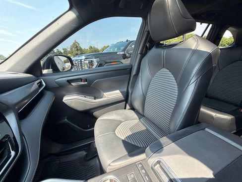 Used 2022 Toyota Highlander XSE AWD/4WD image 28
