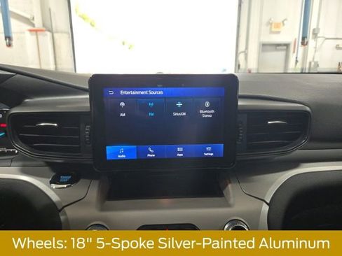 Used 2024 Ford Explorer XLT AWD/4WD image 28