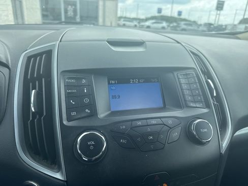 Used 2019 Ford Edge SE FWD image 12