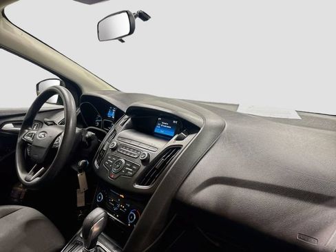 Used 2018 Ford Focus SE FWD image 19