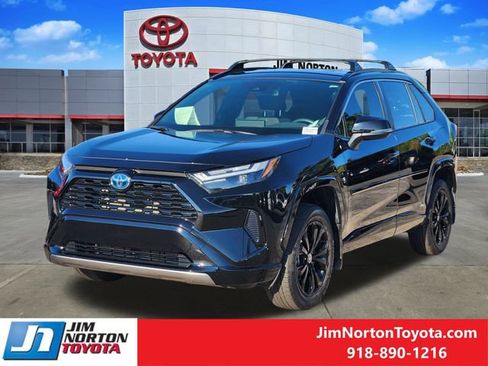 Used 2023 Toyota RAV4 SE AWD/4WD image 3