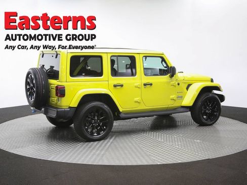 Used 2022 Jeep Wrangler Unlimited Sahara w/ Cold Weather Group AWD/4WD image 43