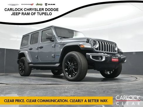 Used 2025 Jeep Wrangler Unlimited Sahara AWD/4WD image 39