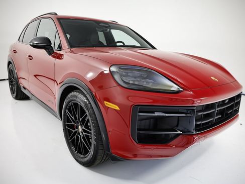 New 2026 Porsche Cayenne GTS image 9