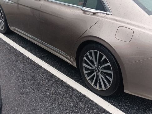 Used 2020 Lincoln Continental w/ Premium Package FWD image 6