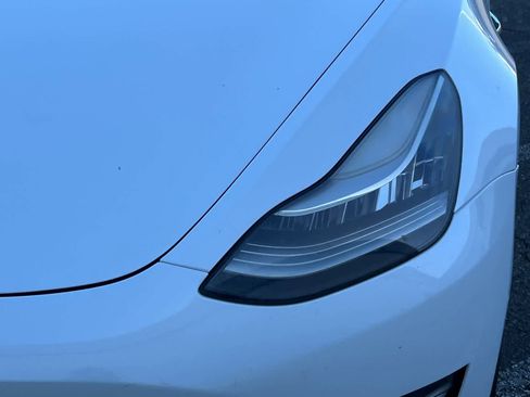 Used 2018 Tesla Model 3 Long Range RWD image 11
