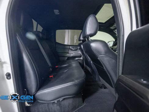 Used 2019 Toyota Tacoma TRD Sport AWD/4WD image 39