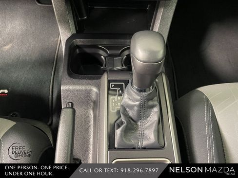 Used 2022 Toyota Tacoma TRD Off-Road image 32