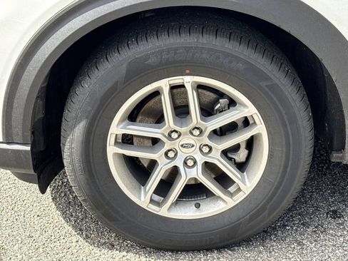 New 2026 Ford Explorer Active RWD image 12