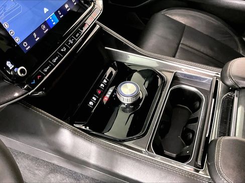 Used 2023 Jeep Wagoneer 2WD image 13