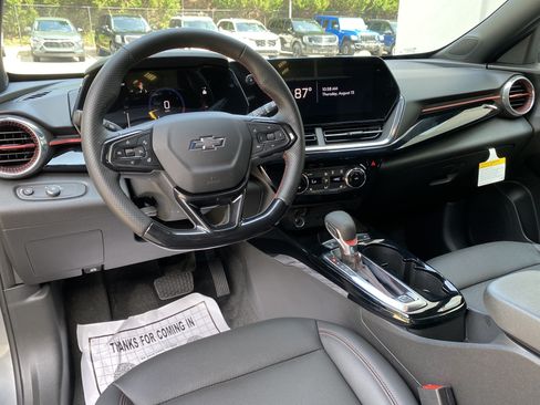 Used 2026 Chevrolet Trax RS FWD image 33