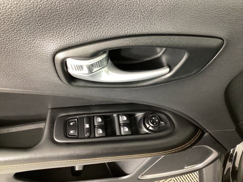 Used 2021 Jeep Compass Limited w/ Sun and Sound Group image 27