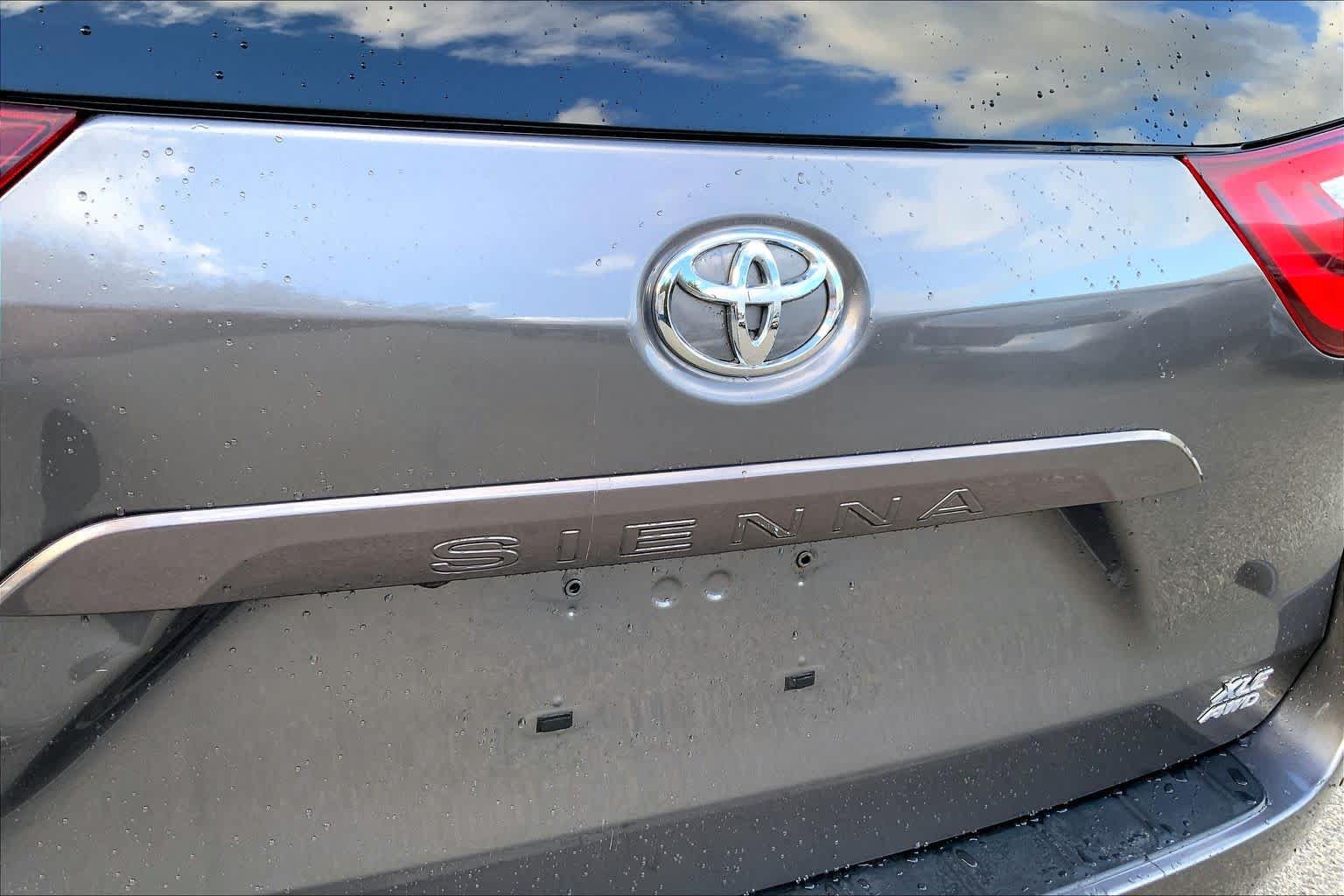 Used 2017 Toyota Sienna XLE Premium AWD/4WD image 33