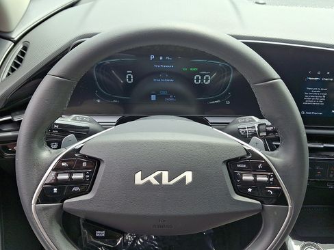 Certified 2024 Kia Niro EX FWD image 20