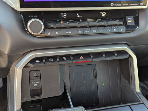 Used 2022 Toyota Tundra Platinum image 23