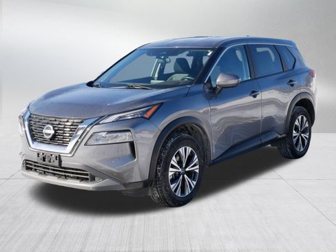 Used 2023 Nissan Rogue SV image 3