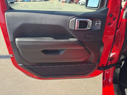 Used 2025 Jeep Wrangler Unlimited Sahara w/ Safety Group AWD/4WD image 26