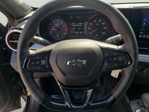 Used 2025 Chevrolet Trax RS w/ Driver Confidence Package FWD image 23