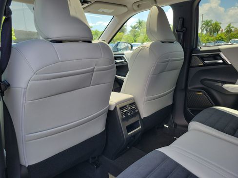 New 2026 Mitsubishi Outlander SE FWD image 15