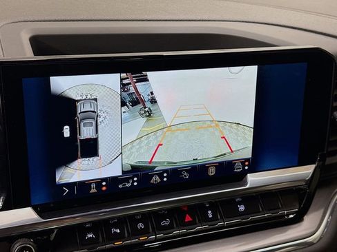 Used 2024 Chevrolet Silverado 1500 High Country w/ Technology Package image 17