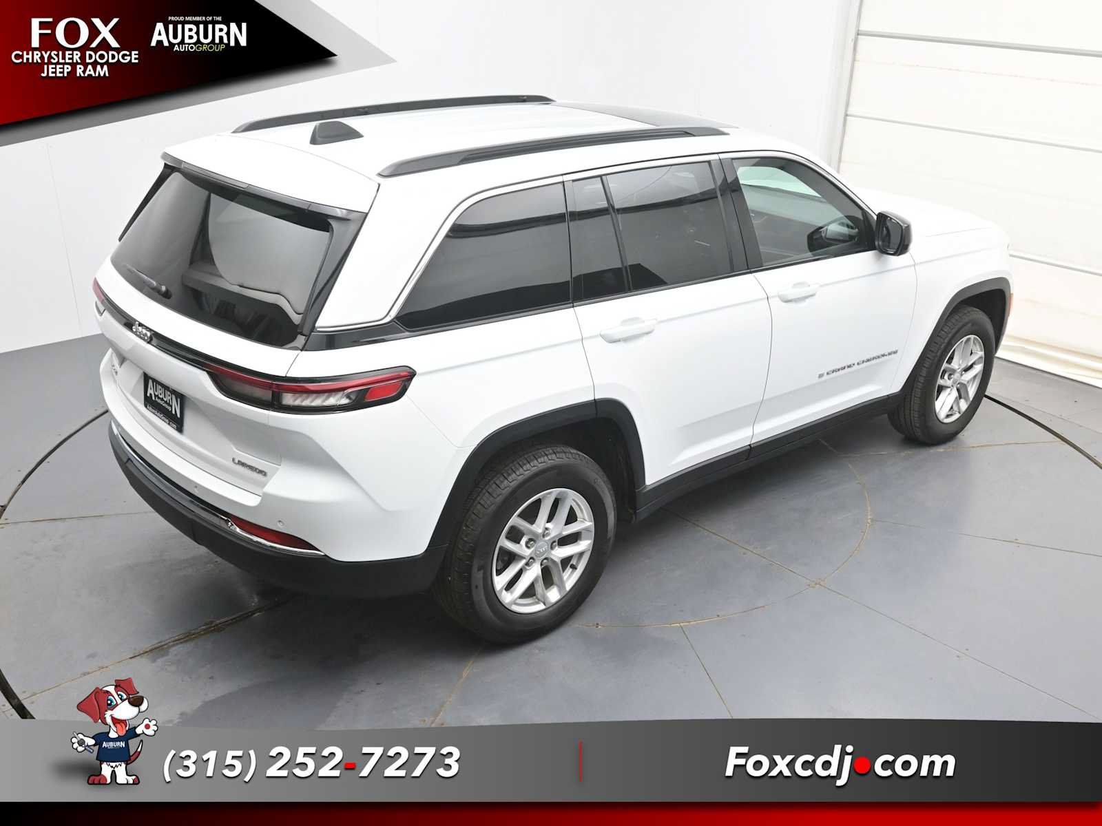 Used 2025 Jeep Grand Cherokee Laredo X w/ Luxury Tech Group I AWD/4WD image 34