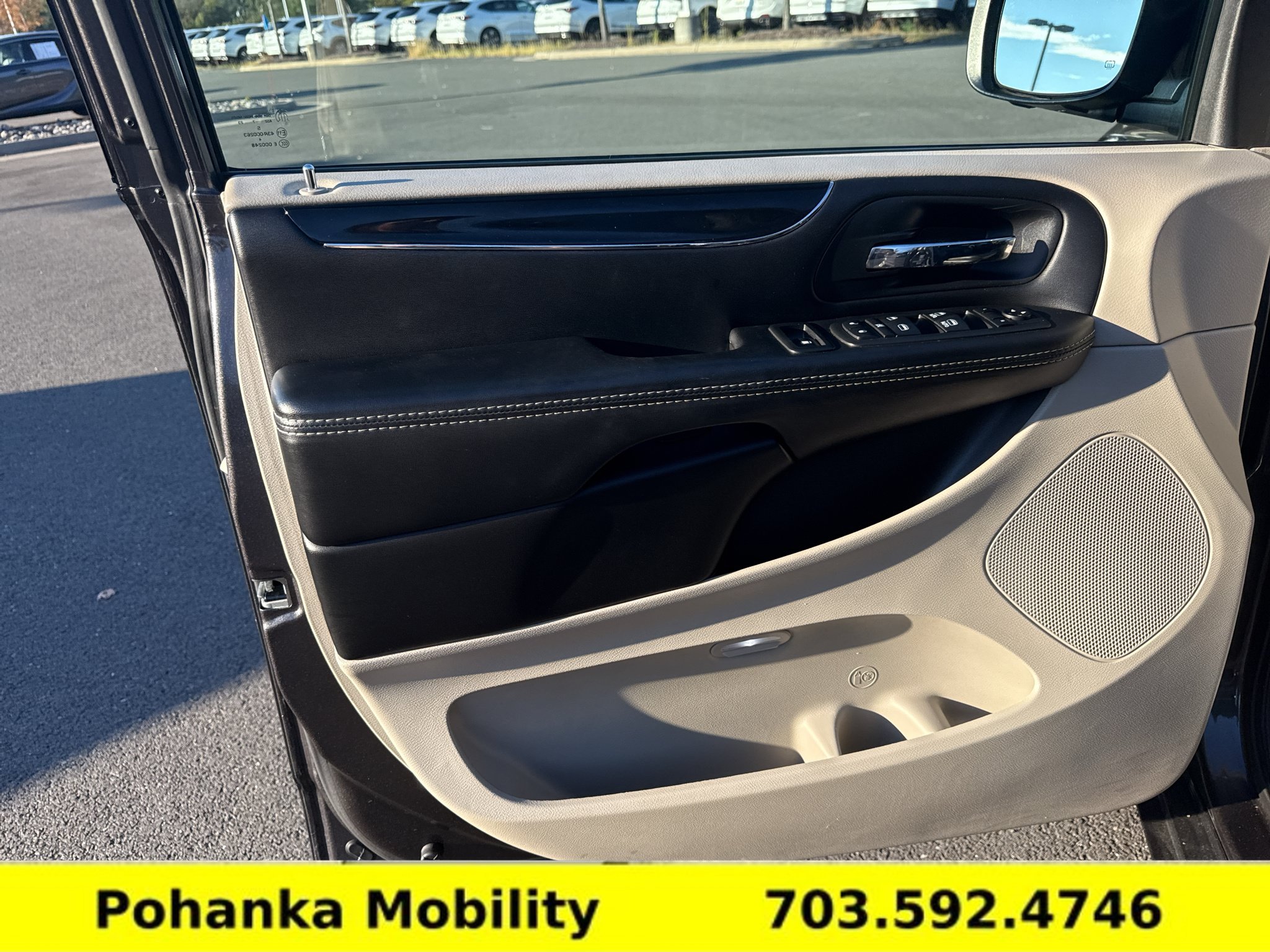 Used 2017 Dodge Grand Caravan SXT FWD image 9