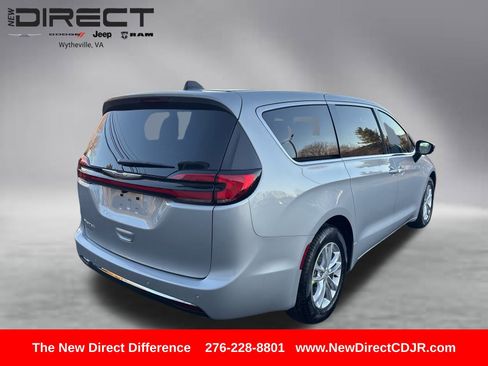 New 2026 Chrysler Pacifica Select image 6