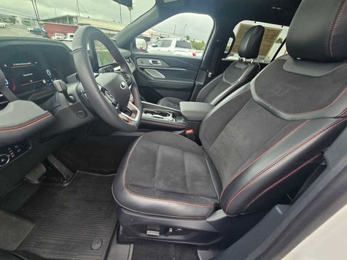 Used 2025 Ford Explorer ST image 27