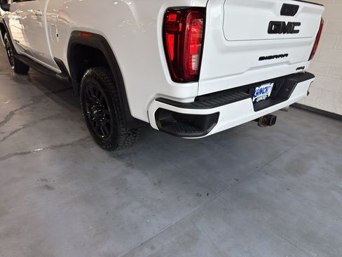 Used 2022 GMC Sierra 2500 AT4 w/ AT4 Premium Plus Package AWD/4WD image 3