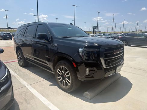 Used 2023 GMC Yukon AT4 w/ AT4 Premium Package AWD/4WD image 3
