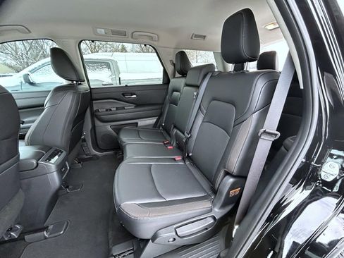 Used 2024 Nissan Pathfinder SL image 20