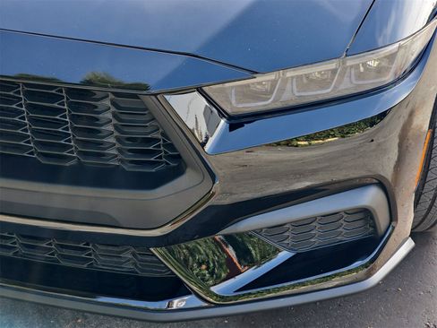 Used 2025 Ford Mustang Coupe image 32