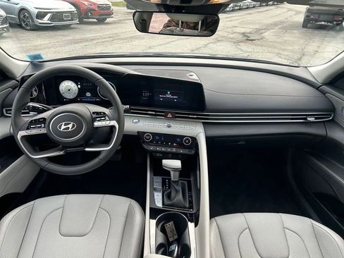 New 2024 Hyundai Elantra Limited image 16
