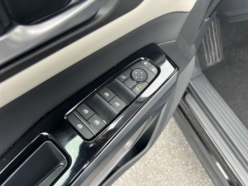 Certified 2025 Nissan Pathfinder SL image 22