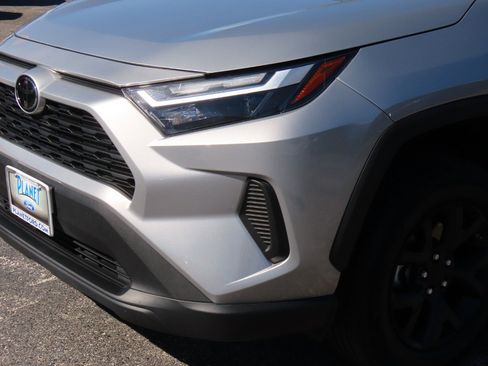 Used 2024 Toyota RAV4 LE FWD image 3