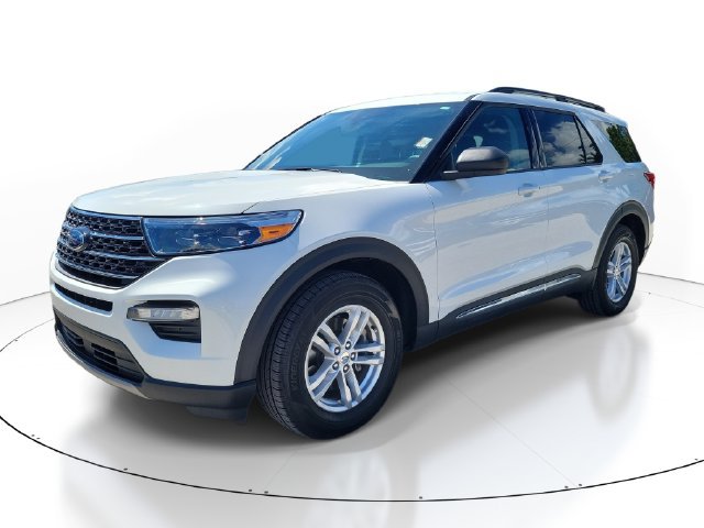 Used 2023 Ford Explorer XLT w/ Equipment Group 202A RWD image 2