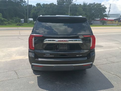 Used 2021 GMC Yukon SLT w/ SLT Premium Package AWD/4WD image 3