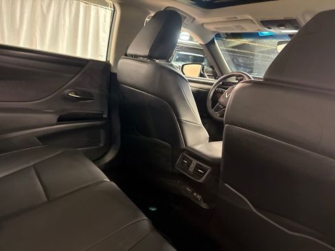 Used 2023 Lexus ES 350 w/ Premium Package FWD image 10
