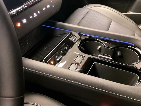 Certified 2025 Nissan Murano Platinum w/ Cargo Package image 16