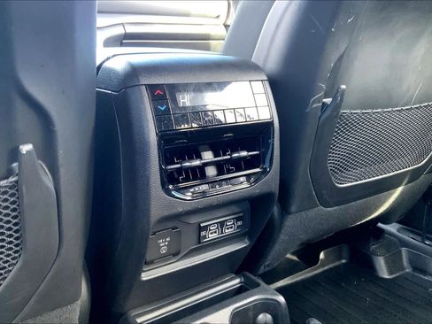 Used 2023 Jeep Grand Cherokee L Laredo image 35