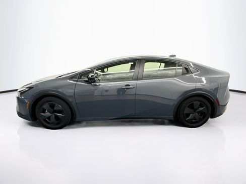 Used 2025 Toyota Prius LE FWD image 4